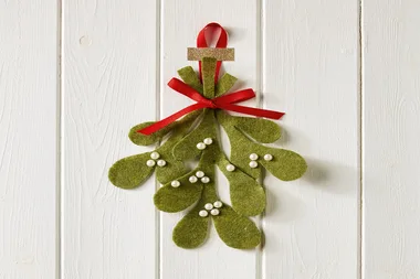 Make your own mistletoe