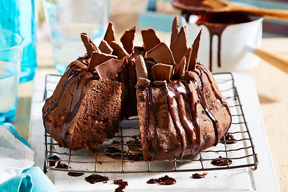 Cranberry chocolate crunch bundt recipe Recipe - Better Homes & Gardens Australia