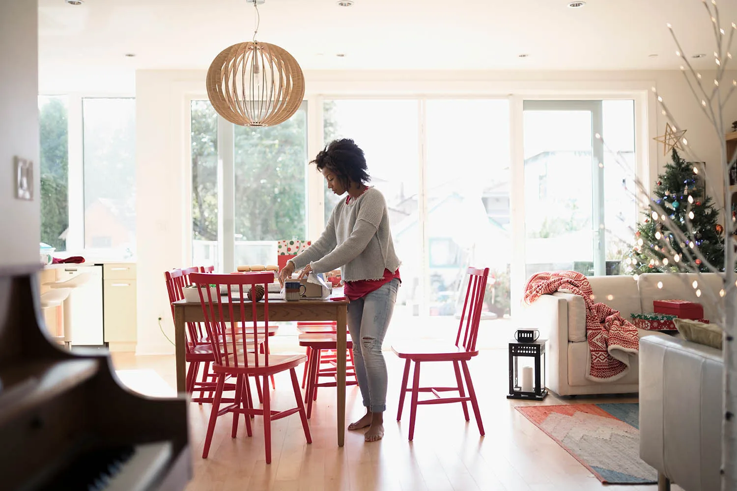 The $9 Kmart Christmas hack that lets you fit your food AND decorations on the one table