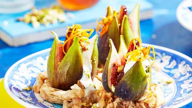 Barbecued figs in filo nests