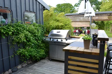 5 things every outdoor kitchen needs