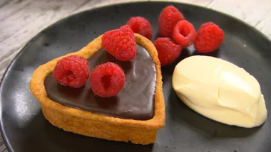 Raspberry-chocolate (broken) hearts