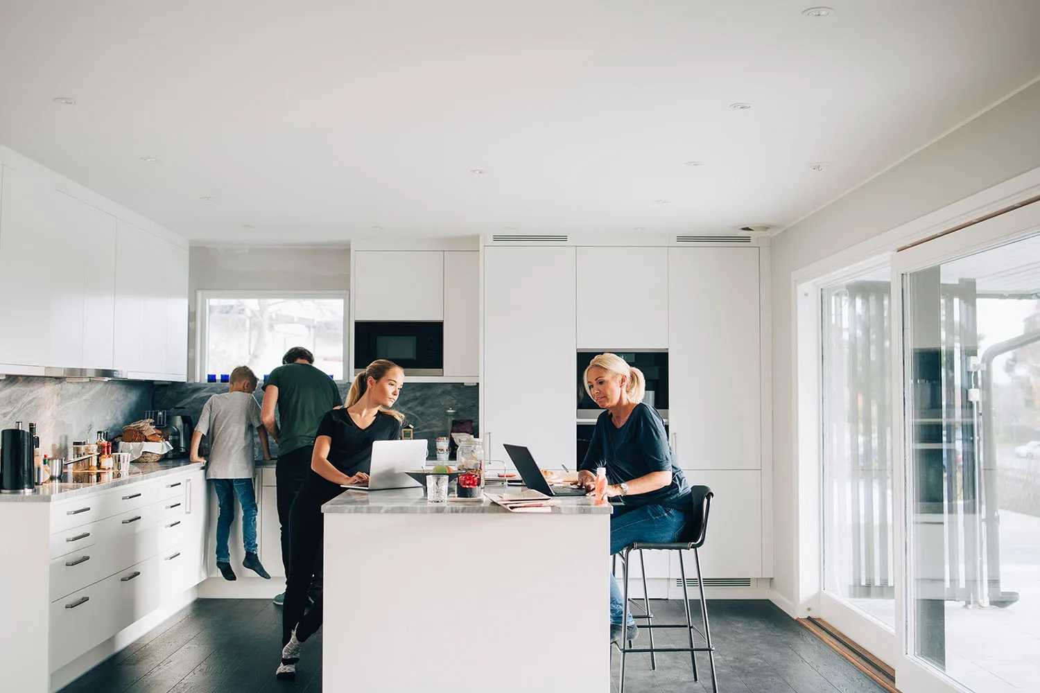 kitchen island breakfast bar