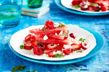 Red fruit salad with meringue crumb