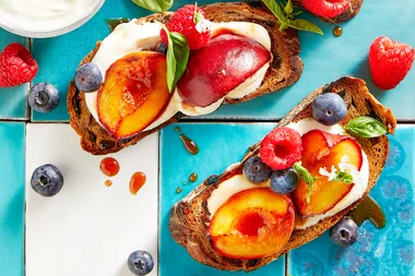 Caramelised peach bruschetta