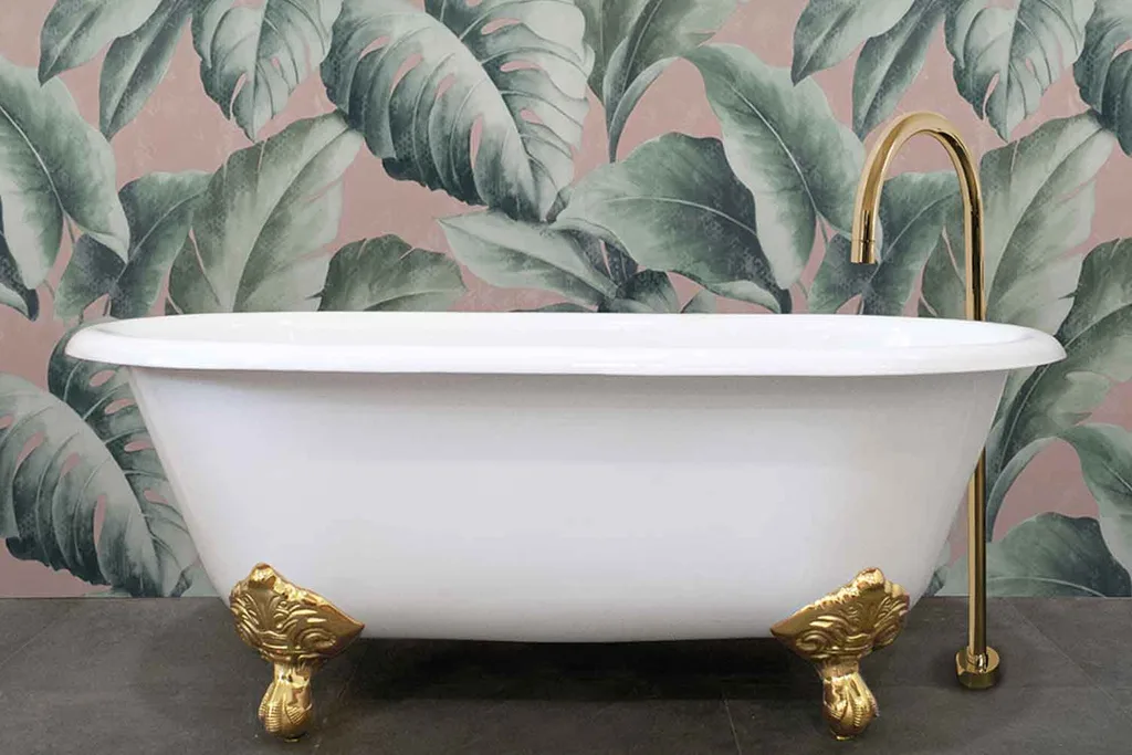 White clawfoot bathtub