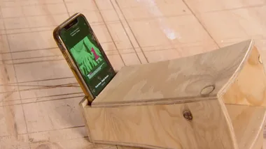 Retro timber phone speaker