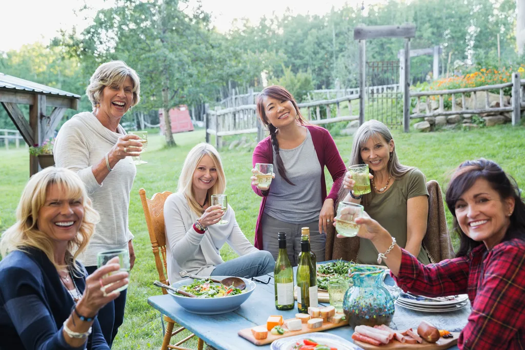 women eating lunch