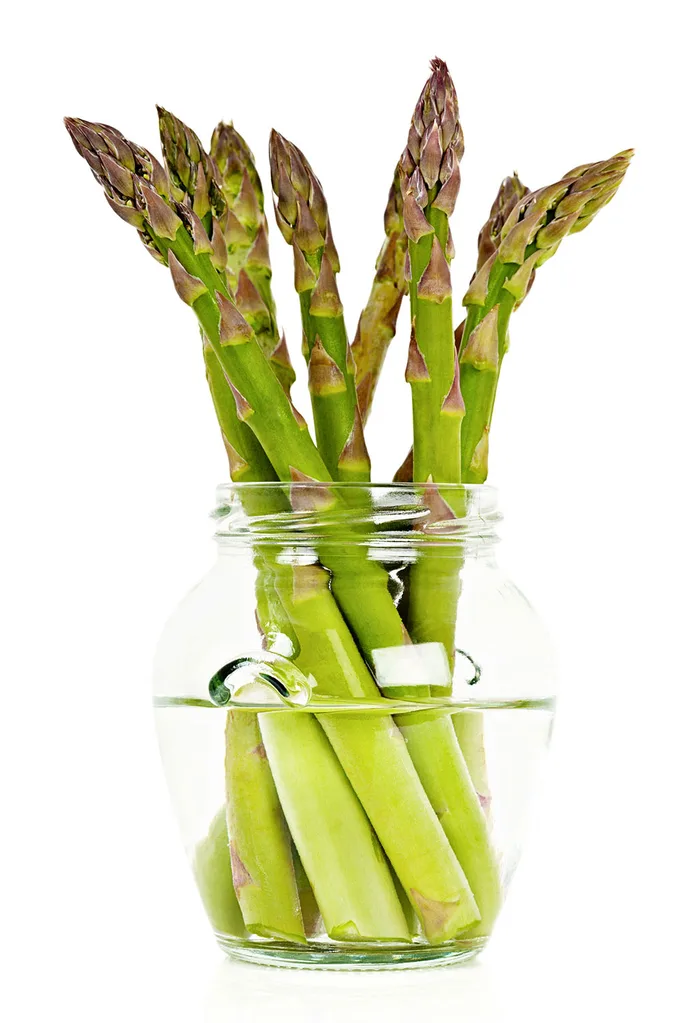 What types of asparagus are there in Australia? Can asparagus be grown in pots? Easy to grow, asparagus crowns produce around 20 spears per year (once mature), remaining in situ for 15 years or more. With long root systems, they can’t be grown in pots, and don’t transplant well, requiring a permanent spot in the garden. The good news is, once established, they will reliably produce delicious spears every spring, with little or no maintenance What are the benefits of eating asparagus? Asparagus is low in kilojoules, without fat or cholesterol, while providing fibre and inulin (a very important prebiotic). Asparagus provides the essential B group vitamins thiamin, riboflavin, niacin, B6 and biotin. Asparagus is a great source of folate, with a serve giving you over 20% of your daily needs. Folate is important for expectant mothers and for reducing heart disease risk. A serve of asparagus provides about a quarter of our daily needs of vitamin C. Asparagus has a brilliant range of bio-active compounds, such as antioxidants like rutin and beta-carotene. The research strongly suggests that the bioactive compounds in asparagus are keeping us healthy, well into old age. Asparagus has potassium and the compound nicotianamine to help keep your blood pressure healthy. Should fresh asparagus be refrigerated? Want to make make your asparagus go the distance? Once picked, keep them fresher for longer by storing them similar to fresh cut flowers. Stand the spears upright in a container with 1cm of cold water, cover and place in the fridge.