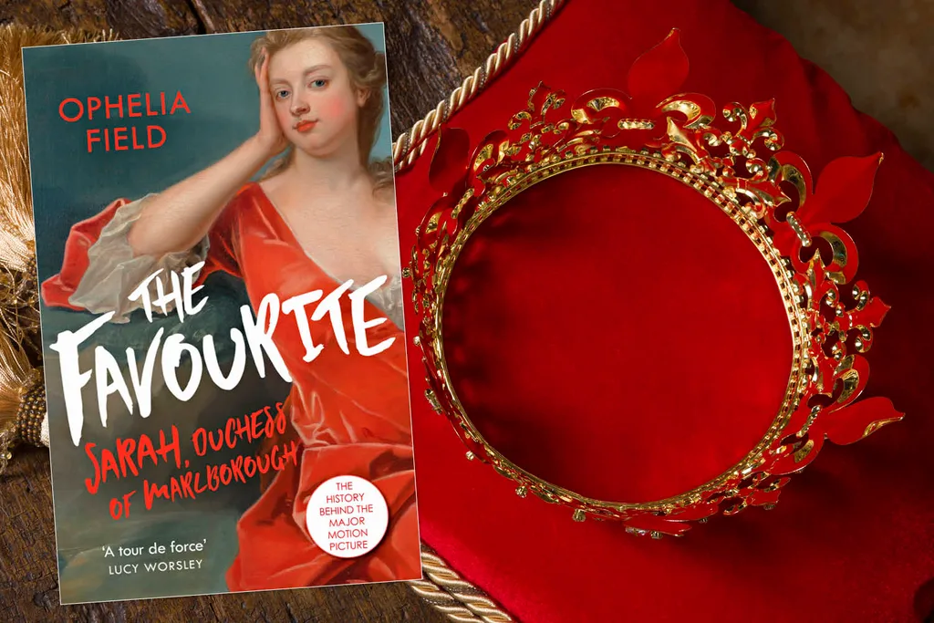 Book cover of The Favourite by Ophelia Field