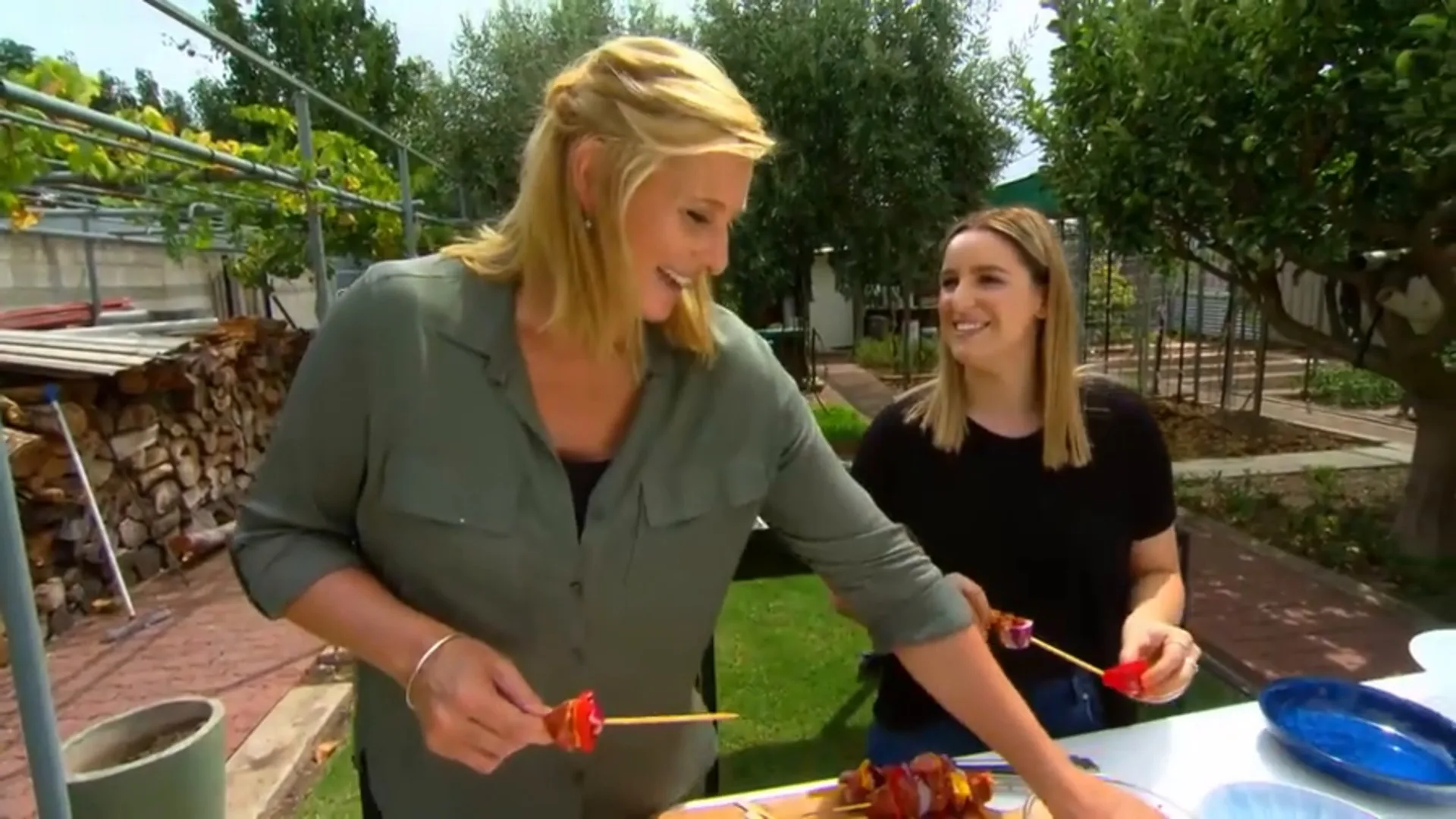 CELEBRITY WALKAROUND – LEAH ITSINES