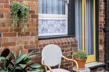 How to build a lace flyscreen