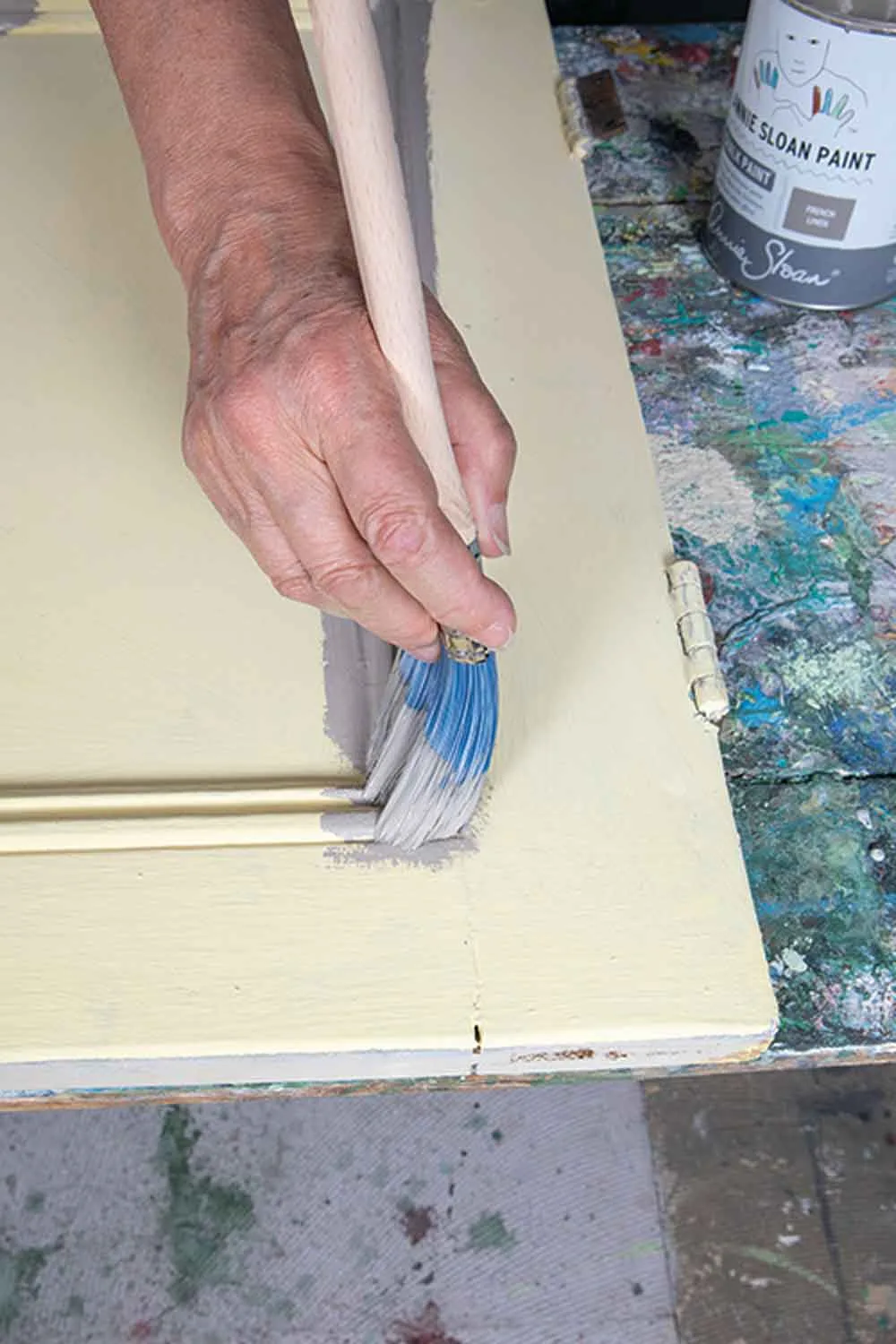 Paint kitchen cabinet detail
