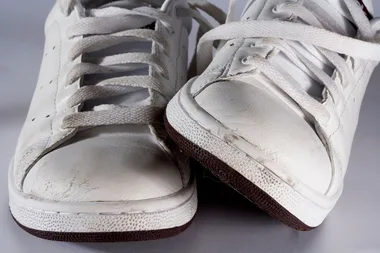 How to remove creases from leather shoes