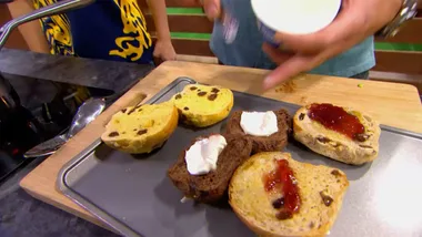 HOT CROSS BUNS WITH ORANGE & LEMON GRASS CURD