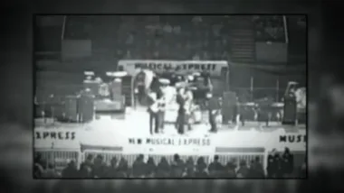 CELEBRITY WALKAROUND -ATHOL GUY (THE SEEKERS)