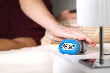 People who hit the snooze button are smarter than those who don’t