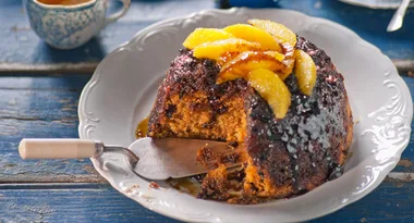 Treacle pudding with currants and orange