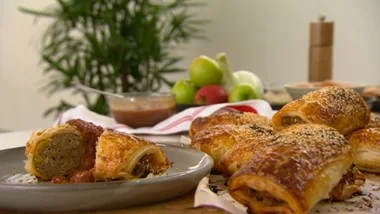 SAUSAGE ROLLS WITH SAGE & APPLE