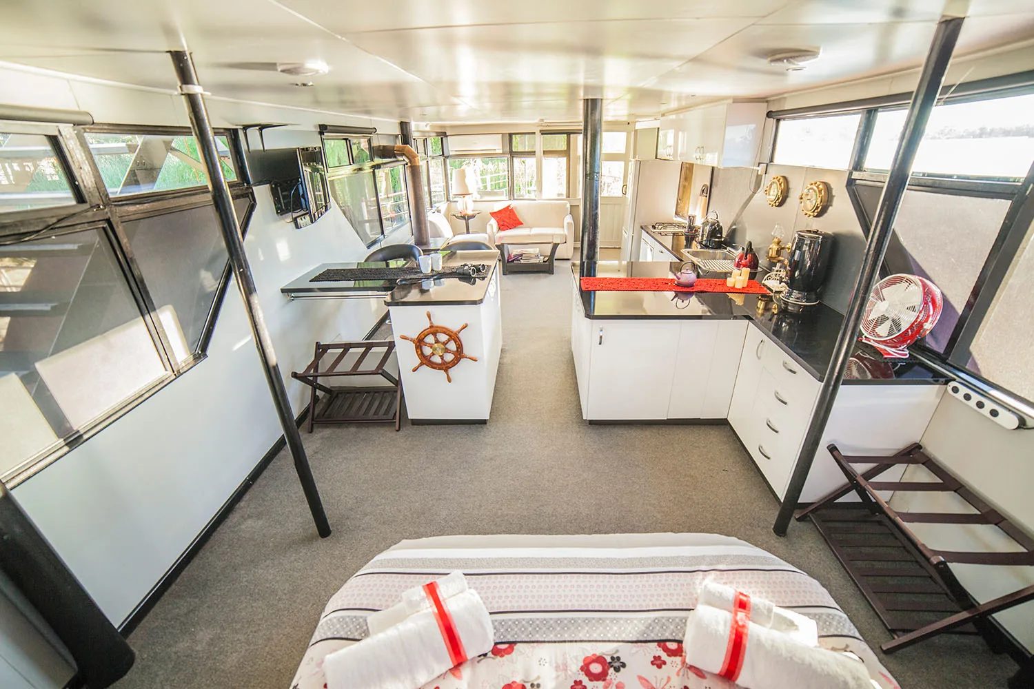 houseboat