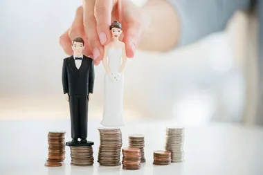 This is exactly how much cash you should fork out for a wedding gift