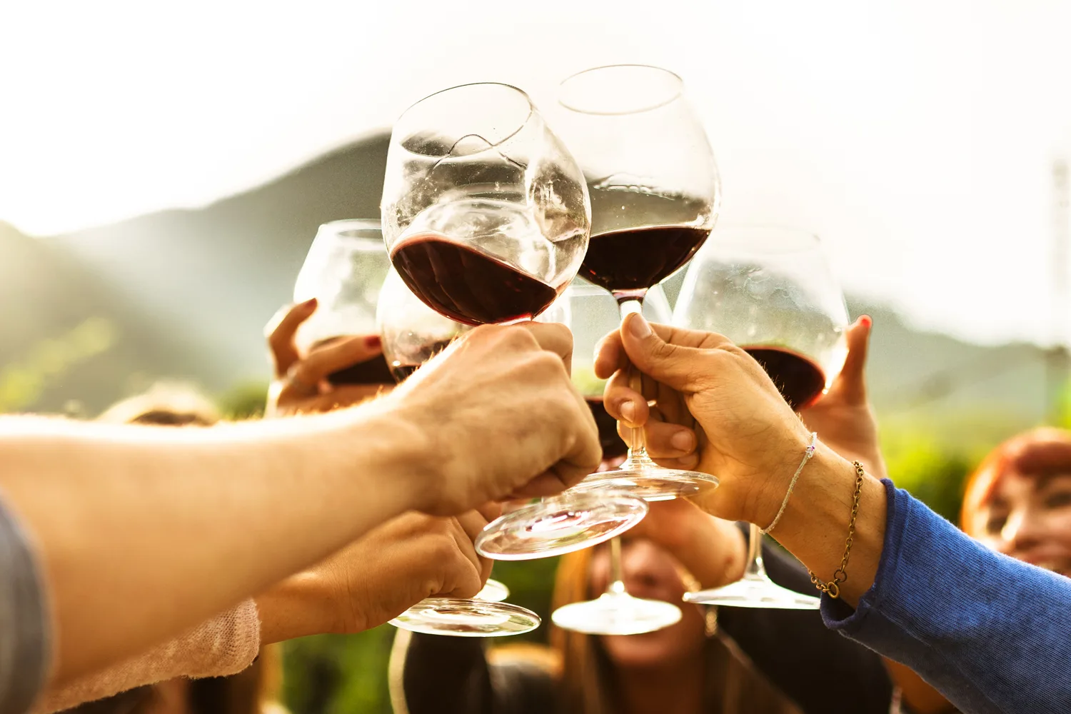 4 smart reasons to switch to non-alcoholic wine, spirits or beer