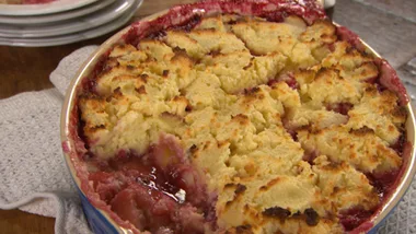 GLUTEN-FREE PEAR & RHUBARB COBBLER