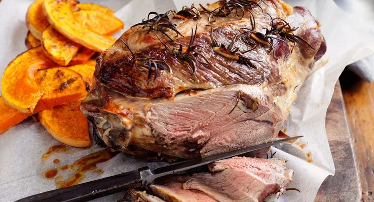 Roast lamb with vegetables and gravy