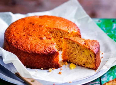 Pineapple, ginger and sour cream cake