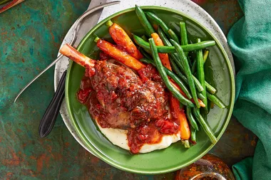 Slow cooker lamb shanks with red wine sauce