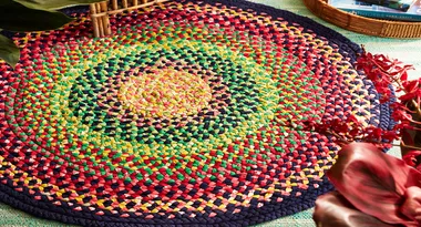 How to make a floor rug with t-shirts