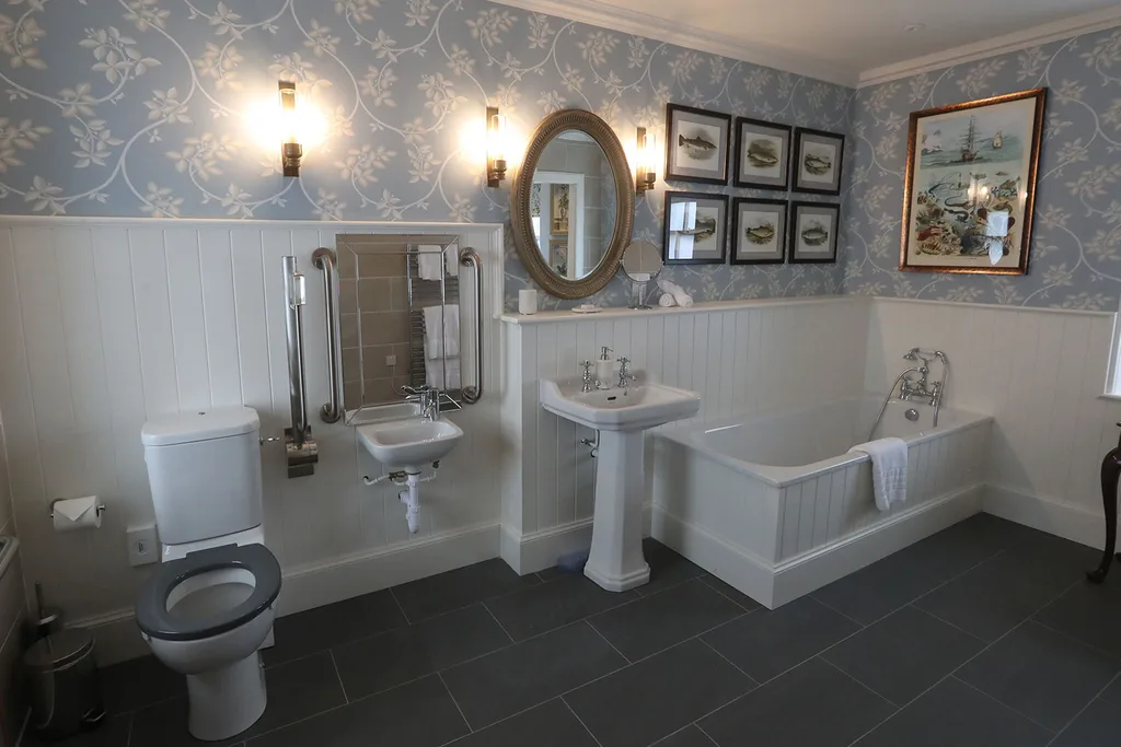 Granary lodge bathroom