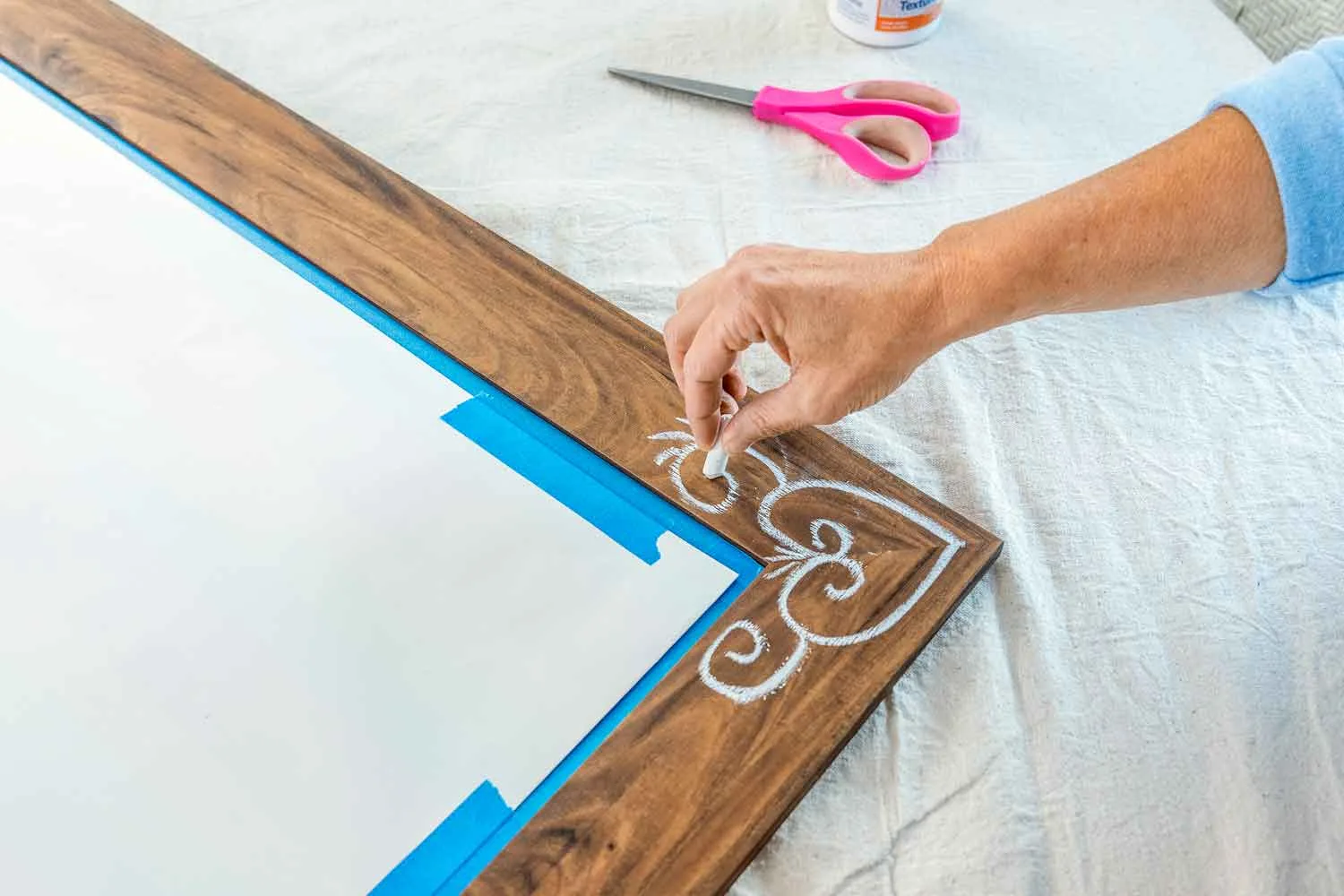 Draw design with chalk on mirror frame