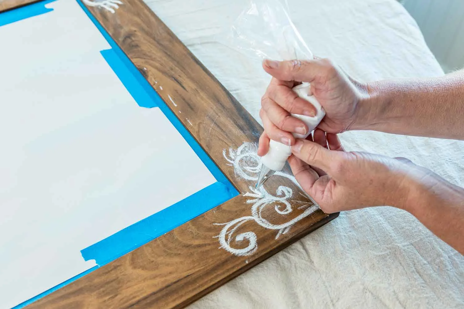 Pipe texture paste onto mirror frame