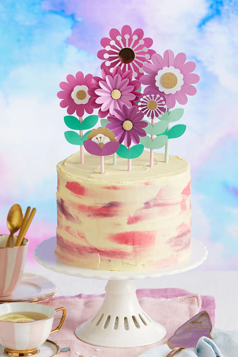 White chocolate and raspberry cake