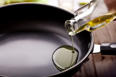 4 hacks to remove oil stains from any kind of fabric