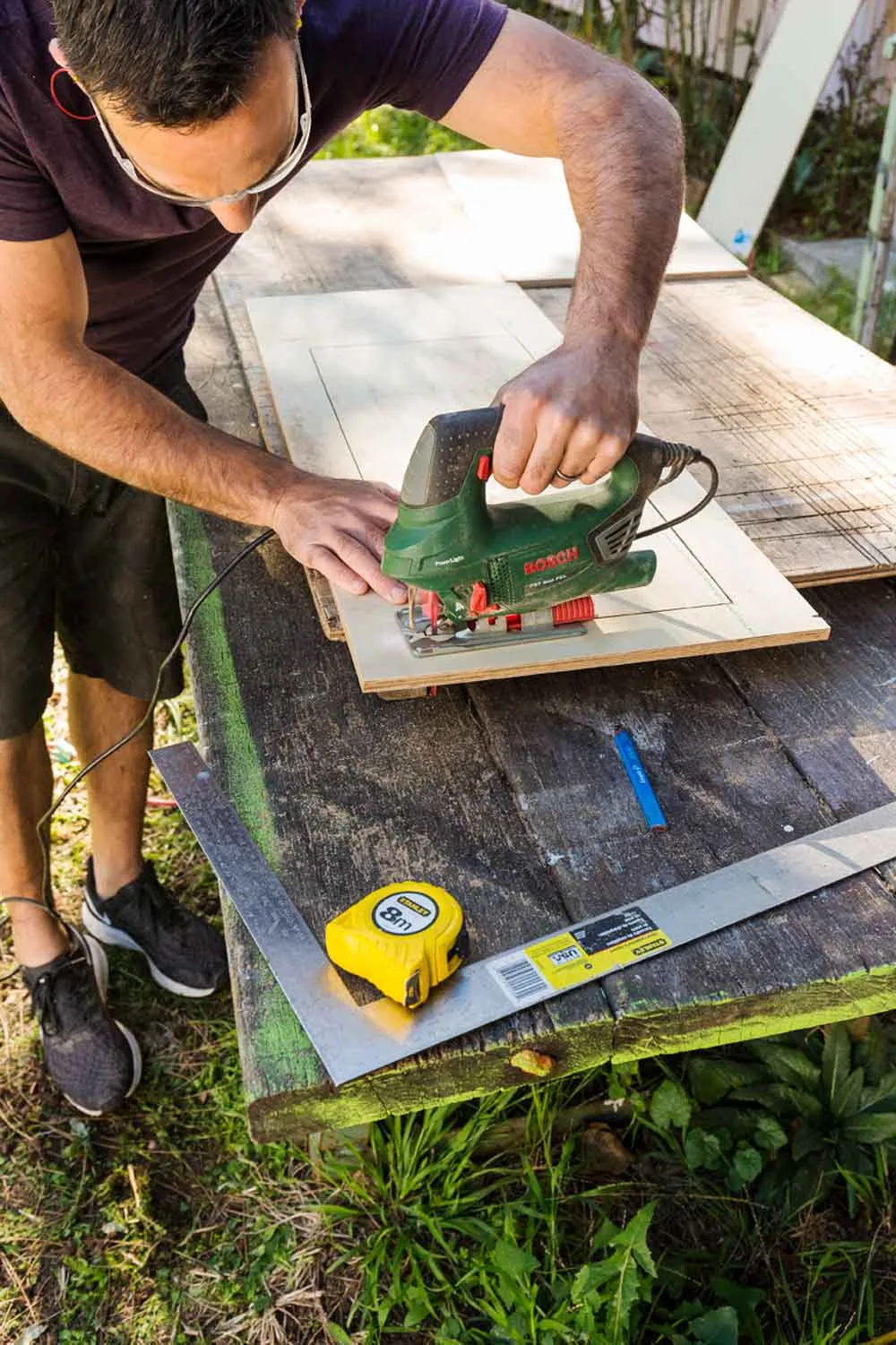 Cutting plywood with a jigsaw