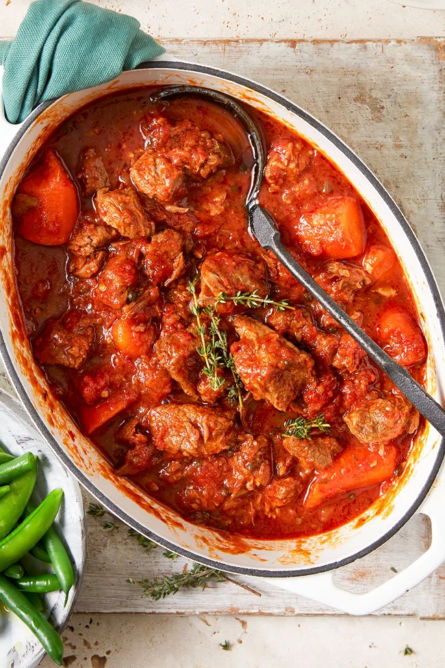 Slow-cooked tomato and green pepper beef