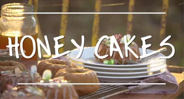 Garden party honey cakes with frosting and flowers