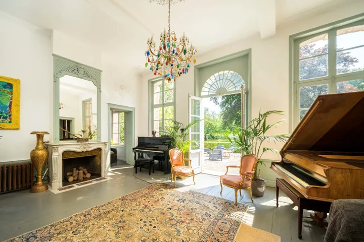 piano room