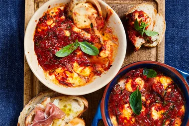 Cheesy Italian mozzarella and tomato dip