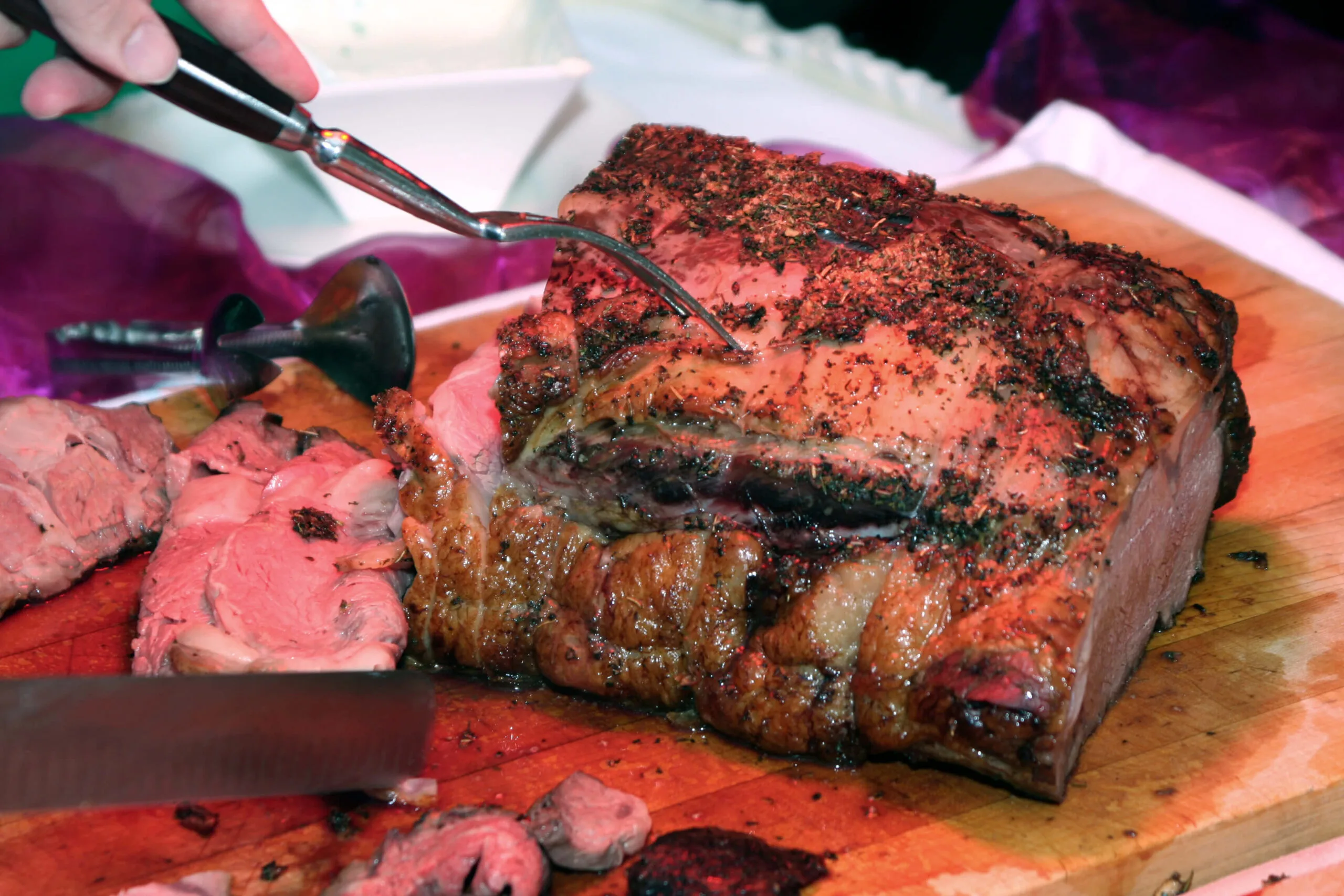 A juicy prime cut of rib being cut up