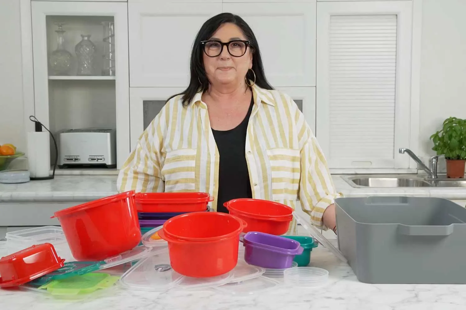 Stacking and storing plastic containers hack