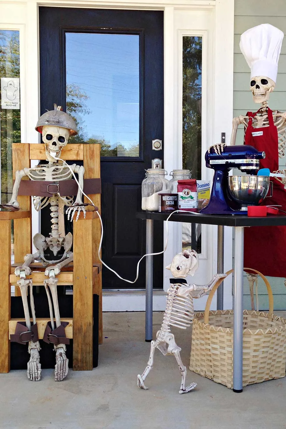 Funny skeletons posing for Halloween