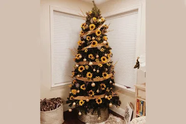 The sunflower Christmas tree trend of 2020