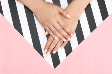Dermatologist issues warning about gel manicure UV lamps