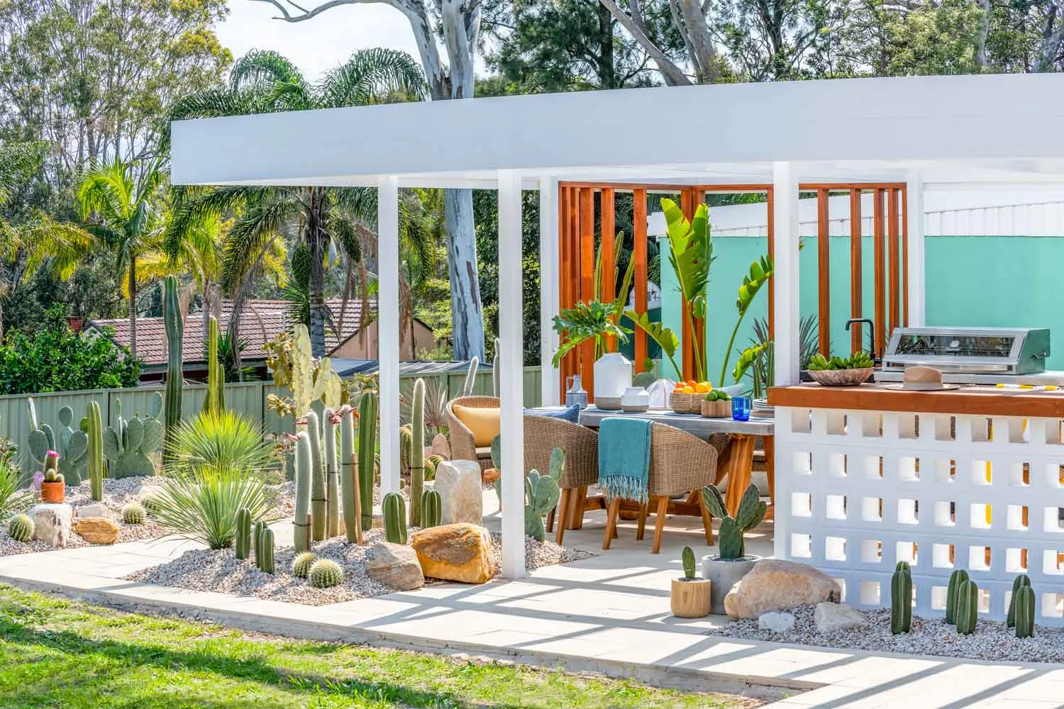 Pergola in Palm Springs style