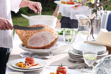 How to correctly carve a Christmas ham
