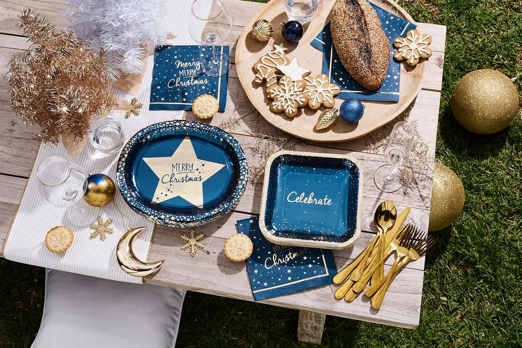 blue dinner table setting