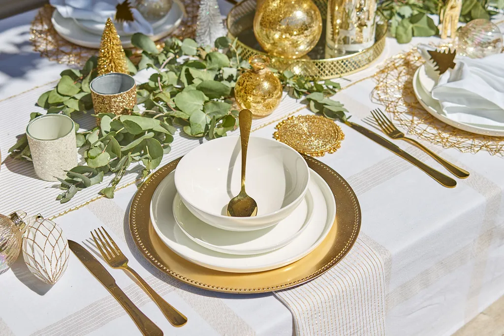 gold table setting